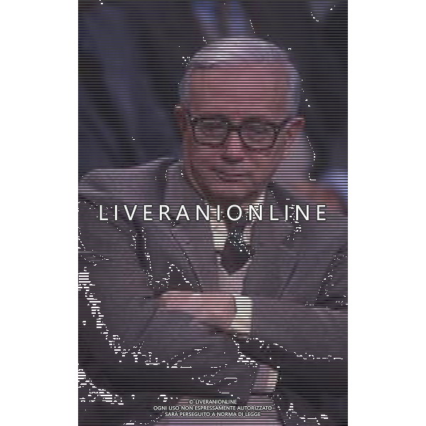 RETROSPETTIVA ENZO BIAGI GIORNALISTA E SCRITTORE E CONDUTTORE TELEVISIVO  NELLA FOTO ENZO BIAGI NELL\'ANNO 1985 AG ALDO LIVERANI SAS 