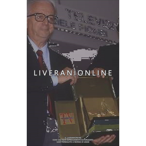 RETROSPETTIVA ENZO BIAGI GIORNALISTA E SCRITTORE E CONDUTTORE TELEVISIVO  NELLA FOTO ENZO BIAGI NELL\'ANNO 1986 AG ALDO LIVERANI SAS 