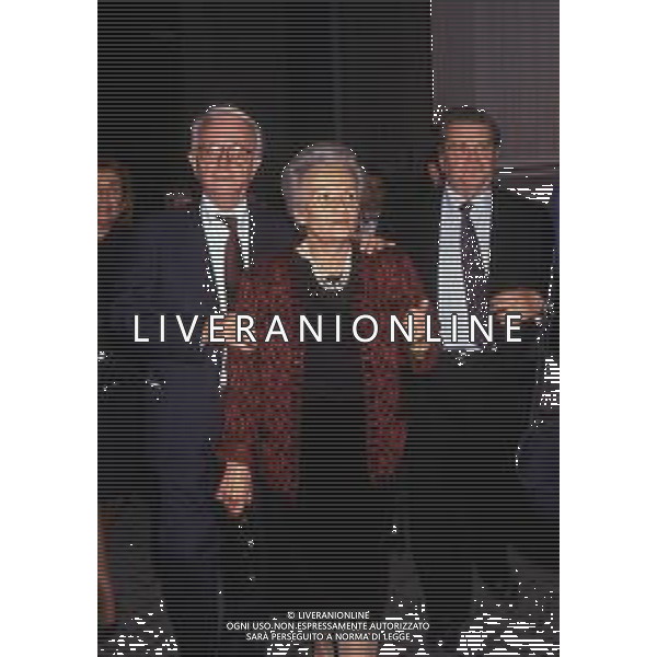RETROSPETTIVA ENZO BIAGI GIORNALISTA E SCRITTORE E CONDUTTORE TELEVISIVO NELLA FOTO ENZO BIAGI A MILANO CON LA MOGLIE LUCIA GHETTI NELL\'ANNO 1987 AG ALDO LIVERANI SAS 