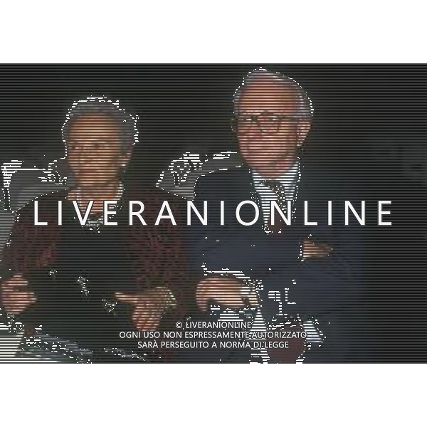 RETROSPETTIVA ENZO BIAGI GIORNALISTA E SCRITTORE E CONDUTTORE TELEVISIVO NELLA FOTO ENZO BIAGI A MILANO CON LA MOGLIE LUCIA GHETTI NELL\'ANNO 1987 AG ALDO LIVERANI SAS 