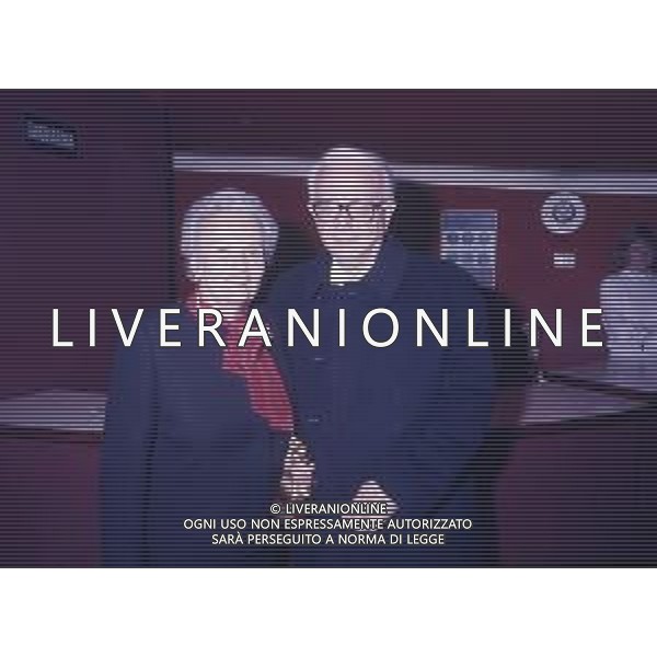 RETROSPETTIVA ENZO BIAGI GIORNALISTA E SCRITTORE E CONDUTTORE TELEVISIVO NELLA FOTO ENZO BIAGI A MILANO CON LA MOGLIE LUCIA GHETTI NELL\'ANNO 1987 AG ALDO LIVERANI SAS 