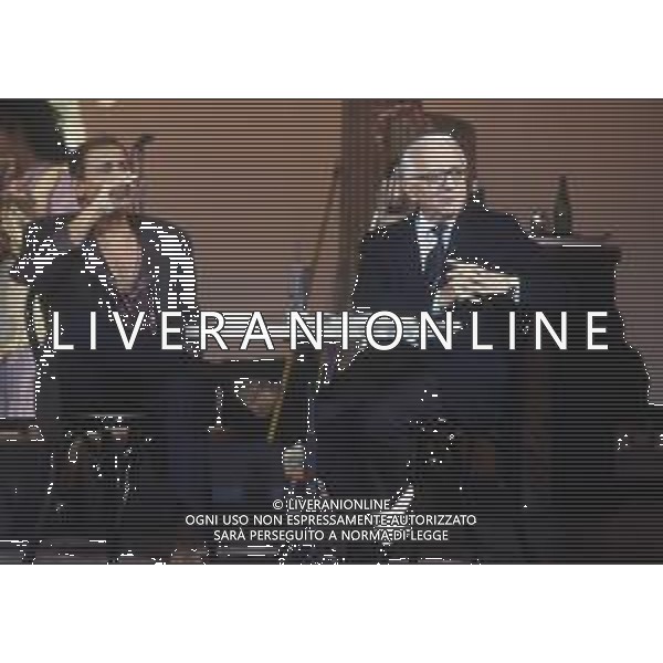 RETROSPETTIVA ENZO BIAGI GIORNALISTA E SCRITTORE E CONDUTTORE TELEVISIVO  NELLA FOTO ENZO BIAGI NELL\'ANNO 1991 NELLA TRASMISSIONE TELEVISIVA “NOTTE ROCK“ CON ADRIANO CELENTANO AG ALDO LIVERANI SAS 