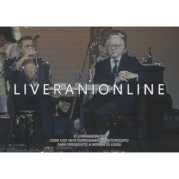 RETROSPETTIVA ENZO BIAGI GIORNALISTA E SCRITTORE E CONDUTTORE TELEVISIVO  NELLA FOTO ENZO BIAGI NELL\'ANNO 1991 NELLA TRASMISSIONE TELEVISIVA “NOTTE ROCK“ CON ADRIANO CELENTANO AG ALDO LIVERANI SAS 