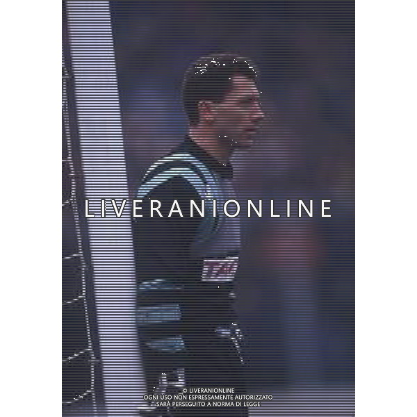 RETROSPETTIVA FABRIZIO FERRON CALCIATORE NELLA FOTO FABRIZIO FERRON CON LA MAGLIA DELL\'ATALANTA CALCIO AG ALDO LIVERANI SAS