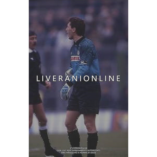 RETROSPETTIVA FABRIZIO FERRON CALCIATORE NELLA FOTO FABRIZIO FERRON CON LA MAGLIA DELL\'ATALANTA CALCIO AG ALDO LIVERANI SAS