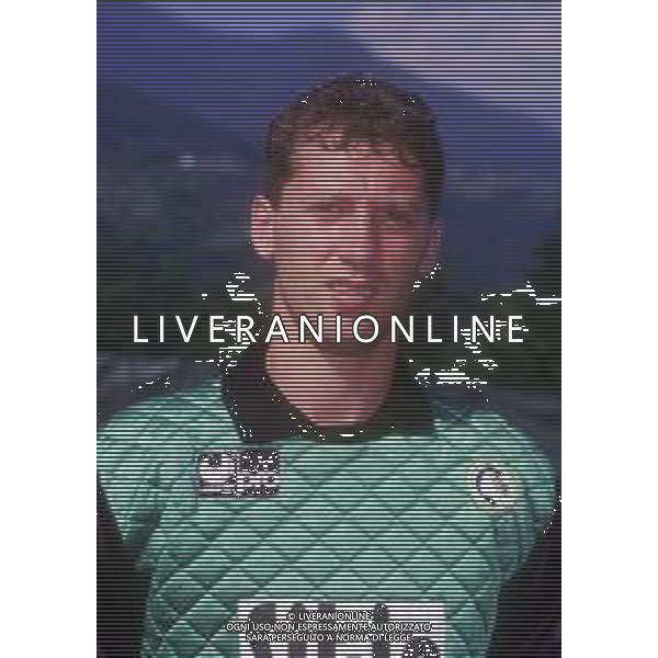 RETROSPETTIVA FABRIZIO FERRON CALCIATORE NELLA FOTO FABRIZIO FERRON CON LA MAGLIA DELL\'ATALANTA CALCIO AG ALDO LIVERANI SAS