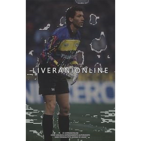 RETROSPETTIVA FABRIZIO FERRON CALCIATORE NELLA FOTO FABRIZIO FERRON CON LA MAGLIA DELL\'ATALANTA CALCIO AG ALDO LIVERANI SAS