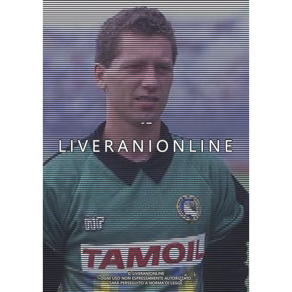 RETROSPETTIVA FABRIZIO FERRON CALCIATORE NELLA FOTO FABRIZIO FERRON CON LA MAGLIA DELL\'ATALANTA CALCIO AG ALDO LIVERANI SAS