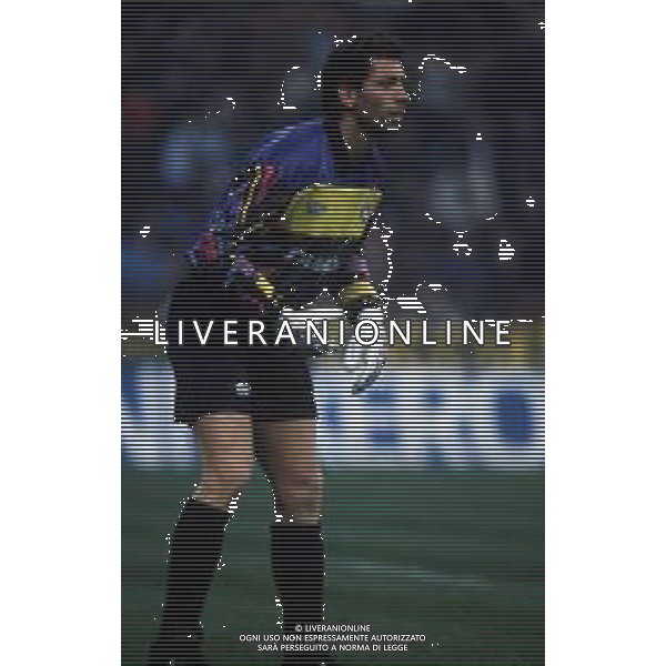 RETROSPETTIVA FABRIZIO FERRON CALCIATORE NELLA FOTO FABRIZIO FERRON CON LA MAGLIA DELL\'ATALANTA CALCIO AG ALDO LIVERANI SAS