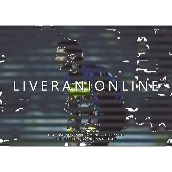 RETROSPETTIVA FABRIZIO FERRON CALCIATORE NELLA FOTO FABRIZIO FERRON CON LA MAGLIA DELL\'ATALANTA CALCIO AG ALDO LIVERANI SAS