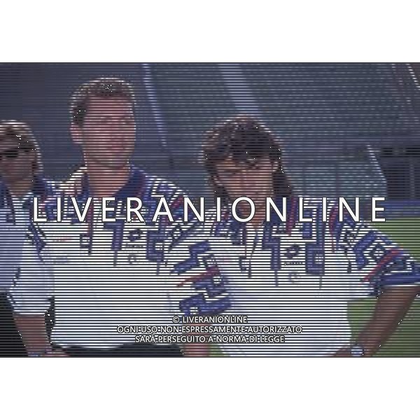 RETROSPETTIVA FABRIZIO FERRON CALCIATORE NELLA FOTO FABRIZIO FERRON CON LA MAGLIA DELL\'ATALANTA CALCIO CON GIUSEPPE MINAUDO AG ALDO LIVERANI SAS