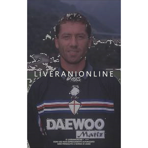 RETROSPETTIVA FABRIZIO FERRON CALCIATORE NELLA FOTO FABRIZIO FERRON CON LA MAGLIA DELLA SAMPDORIA CALCIO AG ALDO LIVERANI SAS