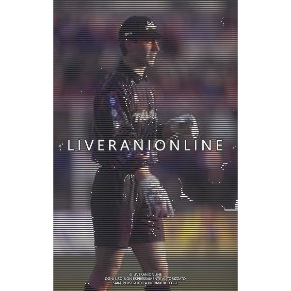 RETROSPETTIVA FABRIZIO FERRON CALCIATORE NELLA FOTO FABRIZIO FERRON CON LA MAGLIA DELL\'ATALANTA CALCIO AG ALDO LIVERANI SAS