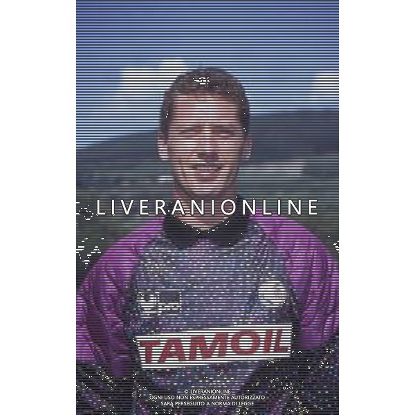RETROSPETTIVA FABRIZIO FERRON CALCIATORE NELLA FOTO FABRIZIO FERRON CON LA MAGLIA DELL\'ATALANTA CALCIO AG ALDO LIVERANI SAS