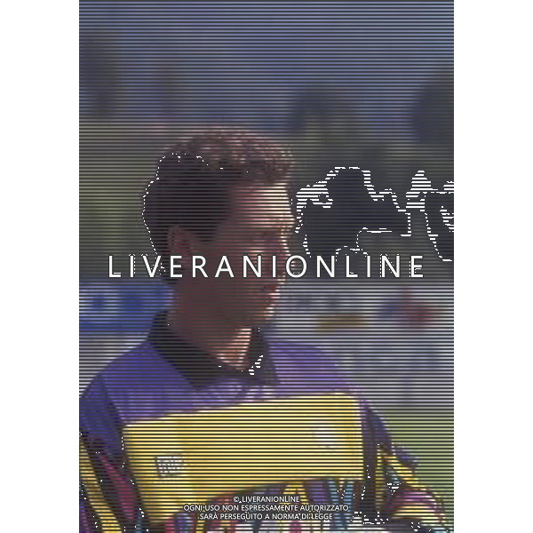 RETROSPETTIVA FABRIZIO FERRON CALCIATORE NELLA FOTO FABRIZIO FERRON CON LA MAGLIA DELL\'ATALANTA CALCIO AG ALDO LIVERANI SAS