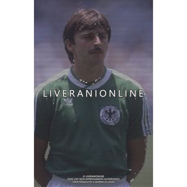 RETROSPETTIVA KLAUS ALLOFS CALCIATORE NELLA FOTO KLAUS ALLOFS CON LA MAGLIA DELLA GERMANIA OVEST AI DI CALCIO MESSICO 1986 AG ALDO LIVERANI SAS
