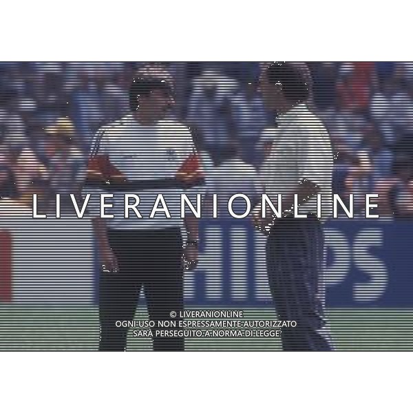 RETROSPETTIVA KLAUS ALLOFS CALCIATORE NELLA FOTO KLAUS ALLOFS CON LA MAGLIA DELLA GERMANIA OVEST AI DI CALCIO MESSICO 1986 CON FRANZ BECKENBAUER AG ALDO LIVERANI SAS