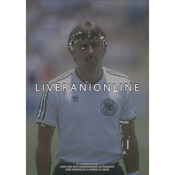 RETROSPETTIVA KLAUS ALLOFS CALCIATORE NELLA FOTO KLAUS ALLOFS CON LA MAGLIA DELLA GERMANIA OVEST AI DI CALCIO MESSICO 1986 AG ALDO LIVERANI SAS