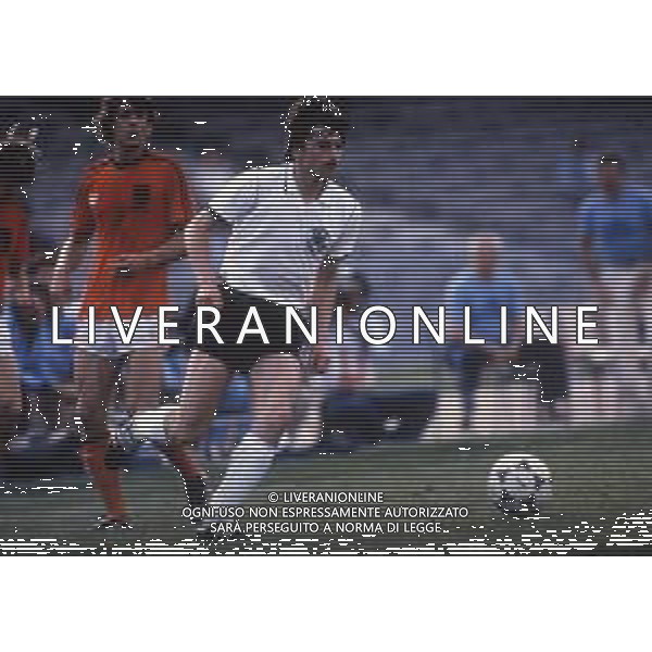 RETROSPETTIVA KLAUS ALLOFS CALCIATORE NELLA FOTO KLAUS ALLOFS CON LA MAGLIA DELLA GERMANIA OVEST EUROPEI 1980 AG ALDO LIVERANI SAS