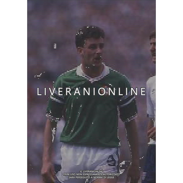 RETROSPETTIVA JOHN ALDRIDGE CALCIATORE NELLA FOTO JOHN ALDRIDGE CON LA MAGLIA DELLA NAZIONALE IRLANDESE AG ALDO LIVERANI SAS