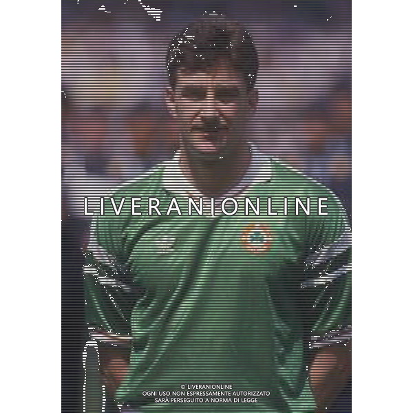 RETROSPETTIVA JOHN ALDRIDGE CALCIATORE NELLA FOTO JOHN ALDRIDGE CON LA MAGLIA DELLA NAZIONALE IRLANDESE AG ALDO LIVERANI SAS