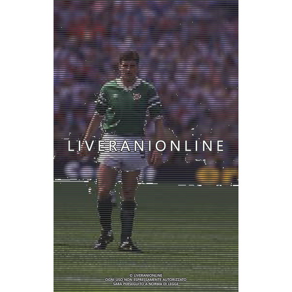 RETROSPETTIVA JOHN ALDRIDGE CALCIATORE NELLA FOTO JOHN ALDRIDGE CON LA MAGLIA DELLA NAZIONALE IRLANDESE AG ALDO LIVERANI SAS