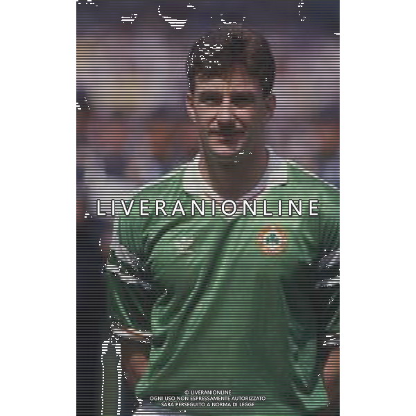 RETROSPETTIVA JOHN ALDRIDGE CALCIATORE NELLA FOTO JOHN ALDRIDGE CON LA MAGLIA DELLA NAZIONALE IRLANDESE AG ALDO LIVERANI SAS