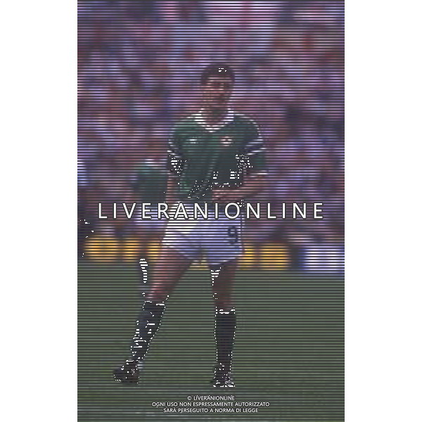 RETROSPETTIVA JOHN ALDRIDGE CALCIATORE NELLA FOTO JOHN ALDRIDGE CON LA MAGLIA DELLA NAZIONALE IRLANDESE AG ALDO LIVERANI SAS