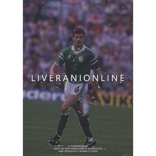 RETROSPETTIVA JOHN ALDRIDGE CALCIATORE NELLA FOTO JOHN ALDRIDGE CON LA MAGLIA DELLA NAZIONALE IRLANDESE AG ALDO LIVERANI SAS