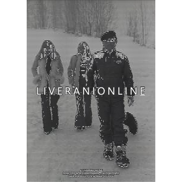 RETROSPETTIVA FRANCO INTERLENGHI ATTORE NELLA FOTO FRANCO INTERLENGHI A CORTINA D\'AMPEZZO NELL\'ANNO 1973 CON ANTONELLA LUALDI E FAMIGLIA AG ALDO LIVERANI SAS 