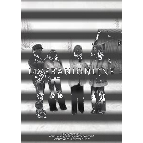 RETROSPETTIVA FRANCO INTERLENGHI ATTORE NELLA FOTO FRANCO INTERLENGHI A CORTINA D\'AMPEZZO NELL\'ANNO 1973 CON ANTONELLA LUALDI E FAMIGLIA AG ALDO LIVERANI SAS 