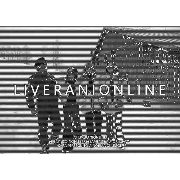 RETROSPETTIVA FRANCO INTERLENGHI ATTORE NELLA FOTO FRANCO INTERLENGHI A CORTINA D\'AMPEZZO NELL\'ANNO 1973 CON ANTONELLA LUALDI E FAMIGLIA AG ALDO LIVERANI SAS 