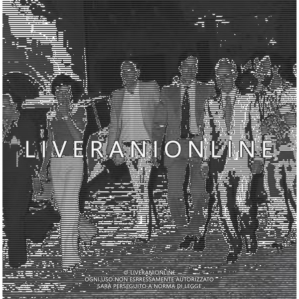 RETROSPETTIVA ALAIN DELON ATTORE NELLA FOTO ALAIN DELON A TAORMINA NELL\'ANNO 1974 AG ALDO LIVERANI SAS 