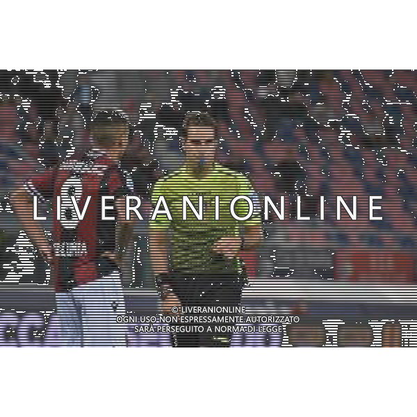 BOLOGNA - GENOA CAMPIONATO CALCIO SERIE A TIM 21.09.2021 NELLA FOTO L\'ARBITRO FORNEAU E NICOLAS DOMINGUEZ ©VILLANI/AGENZIA ALDO LIVERANI SAS