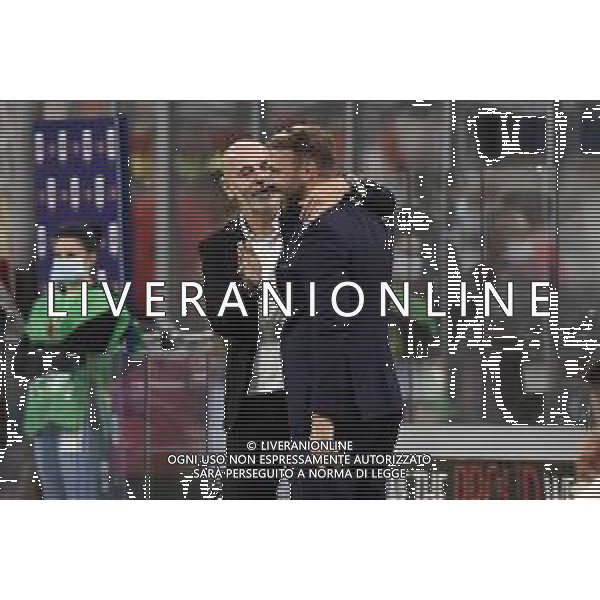 Stefano Pioli allenatore Milan SX e Paolo Zanetti allenatore Venezia DX si salutano prima della gara Milan vs Venezia Campionato Serie A TIM - 5a giornata Milano 22-09-2021 Stadio Giuseppe Meazza - San Siro foto Roberto Garavaglia/ag. Aldo Liverani sas /AGENZIA ALDO LIVERANI SAS