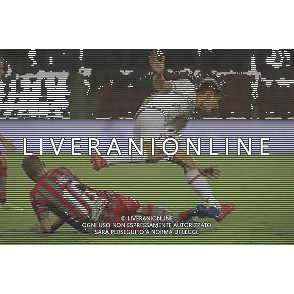 CarnabuciM/LMedia - US Cremonese vs AC Perugia - Italian Football Championship League BKT 2021/2022 22 September 2021 - Stadio Giovanni Zini, Cremona, Italy Photo showing: Jacopo Sagre (Perugia) takes a foul against Luca Vido (Cremonese) @CarnabuciM/LMedia/AGENZIA ALDO LIVERANI SAS