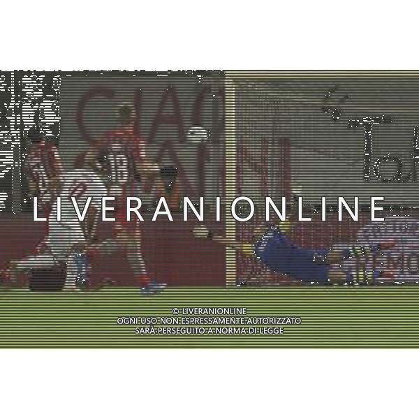 CarnabuciM/LMedia - US Cremonese vs AC Perugia - Italian Football Championship League BKT 2021/2022 22 September 2021 - Stadio Giovanni Zini, Cremona, Italy Photo showing: Marco Carnesecchi (Cremonese) saves on Ryder Matos (Perugia) shot @CarnabuciM/LMedia/AGENZIA ALDO LIVERANI SAS
