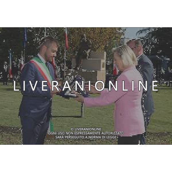 IMOLA 23 09 2021 IL BUSTO DEL GENERALE POLACCO WLADYSLAW ANDERS E STATO SCOPERTO QUESTA MATTINA CON LA PRESENZA DELLA SUA FIGLIA AMBASCIATRICE IN ITALIA ANNA MARIA ANDERS E IL SINDACO DI IMOLA MARCO PANIERI NELLA FOTO DA SINISTRA SINDACO MARCO PANIERI AMBASCIATRICDE ANNA MARIA ANDERS FOTO GIANNI SANNA-AG ALDO LIVERANI SAS