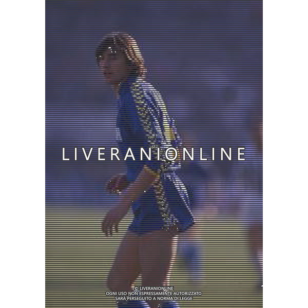 RETROSPETTIVA MARCO PACIONE CALCIATORE NELLA FOTO THOMAS BERTHOLD CON LAMAGLIA DEL VERONA CALCIO AG ALDO LIVERANI SAS