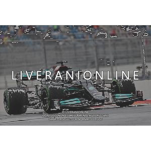 Lewis Hamilton (GBR) Mercedes AMG F1 W12. 25.09.2021. Formula 1 World Championship, Rd 15, Russian Grand Prix, Sochi Autodrom, Sochi, Russia, Qualifying Day. - www.xpbimages.com, EMail: requests@xpbimages.com © Copyright: Batchelor / XPB Images/AGENZIA ALDO LIVERANI SAS - ITALY ONLY EDITORIAL USE ONLY