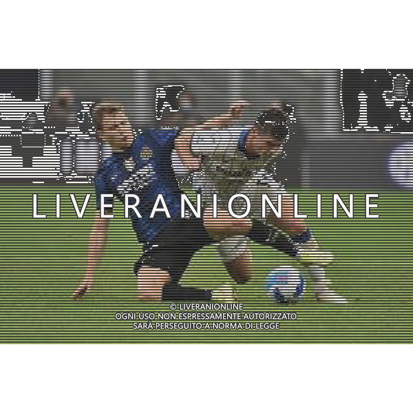 Nicolo\' Barella (Inter) e Ruslan Malinovskyi (Atalanta) Inter vs Atalanta Campionato Serie A TIM - 6a giornata Milano 25-09-2021 Stadio Giuseppe Meazza - San Siro foto Roberto Garavaglia/ag. Aldo Liverani sas /AGENZIA ALDO LIVERANI SAS