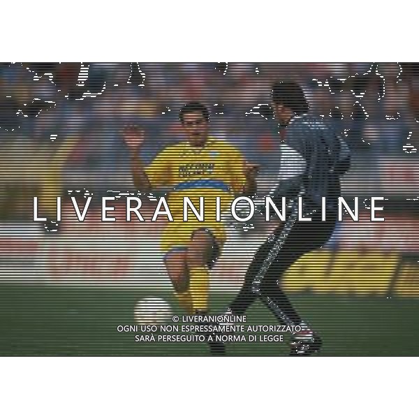RETROSPETTIVA ARTURO DI NAPOLI CALCIATORE NELLA FOTO ARTURO DI NAPOLI CON LA MAGLIA DEL NAPOLI AG ALDO LIVERANI SAS