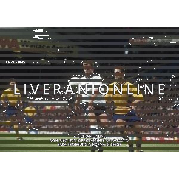 RETROSPETTIVA ALAN SHEARER CALCIATORE NELLA FOTO ALAN SHEARER CON LA MAGLIA DELLA NAZIONALE DELL\'INGHILTERRA AG-DFP-MIAG ALDO LIVERANI SAS