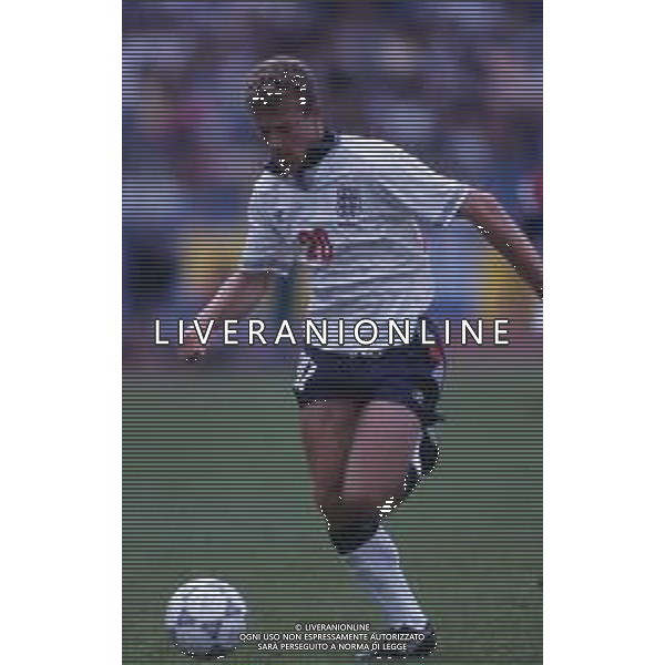 RETROSPETTIVA ALAN SHEARER CALCIATORE NELLA FOTO ALAN SHEARER CON LA MAGLIA DELLA NAZIONALE DELL\'INGHILTERRA AG-DFP-MIAG ALDO LIVERANI SAS