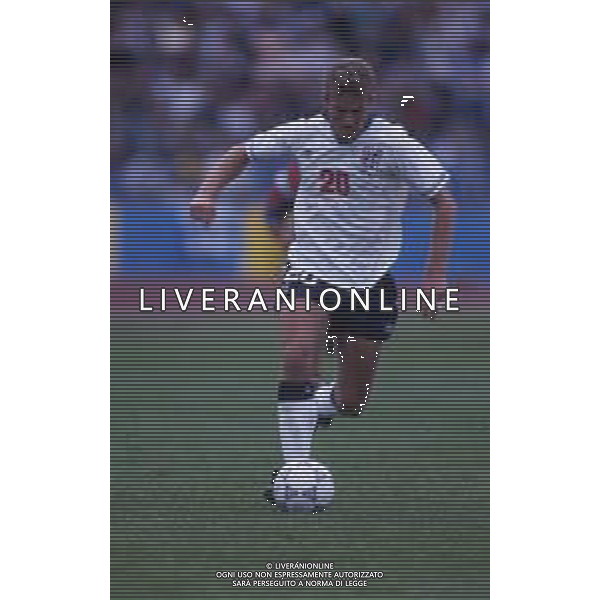 RETROSPETTIVA ALAN SHEARER CALCIATORE NELLA FOTO ALAN SHEARER CON LA MAGLIA DELLA NAZIONALE DELL\'INGHILTERRA AG-DFP-MIAG ALDO LIVERANI SAS