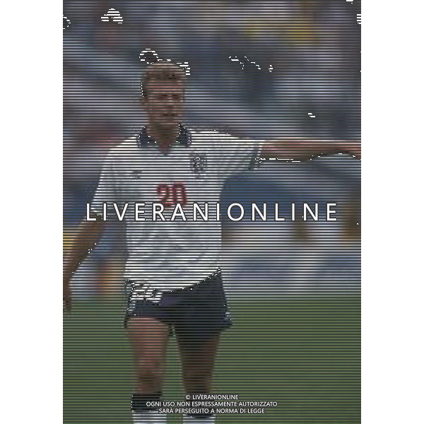 RETROSPETTIVA ALAN SHEARER CALCIATORE NELLA FOTO ALAN SHEARER CON LA MAGLIA DELLA NAZIONALE DELL\'INGHILTERRA AG-DFP-MIAG ALDO LIVERANI SAS