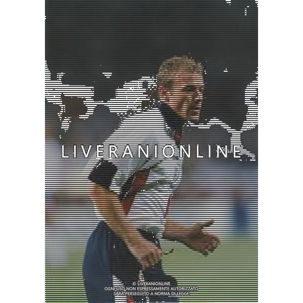 RETROSPETTIVA ALAN SHEARER CALCIATORE NELLA FOTO ALAN SHEARER CON LA MAGLIA DELLA NAZIONALE DELL\'INGHILTERRA AG-DFP-MIAG ALDO LIVERANI SAS