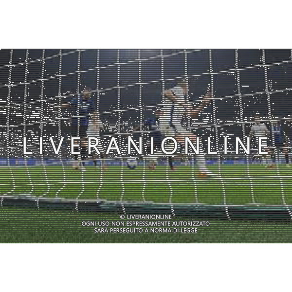 Edin Dzeko (Inter) segna il gol del 2 a 2 Inter vs Atalanta Campionato Serie A TIM - 6a giornata Milano 25-09-2021 Stadio Giuseppe Meazza - San Siro foto Roberto Garavaglia/ag. Aldo Liverani sas /AGENZIA ALDO LIVERANI SAS