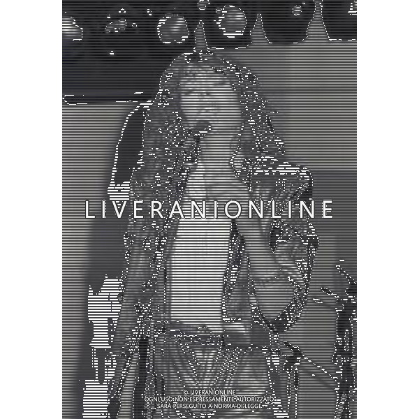RETROSPETTIVA ALICE PSEUDONIMO DI CARLA BISSI CANTANTE NELLA FOTO ALICE PSEUDONIMO DI CARLA BISSI NELL\'ANNO 1981 A MILANO AG ALDO LIVERANI SAS 