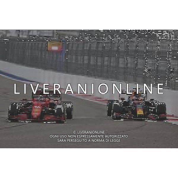 Charles Leclerc (MON) Ferrari SF-21 and Max Verstappen (NLD) Red Bull Racing RB16B battle for position. 26.09.2021. Formula 1 World Championship, Rd 15, Russian Grand Prix, Sochi Autodrom, Sochi, Russia, Race Day. - www.xpbimages.com, EMail: requests@xpbimages.com © Copyright: Batchelor / XPB Images/AGENZIA ALDO LIVERANI SAS - ITALY ONLY EDITORIAL USE ONLY
